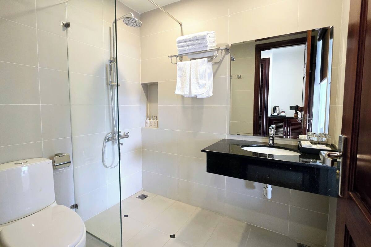 family quadruple room | bathroom | shower, rainfall showerhead, free toiletries, hair dryer