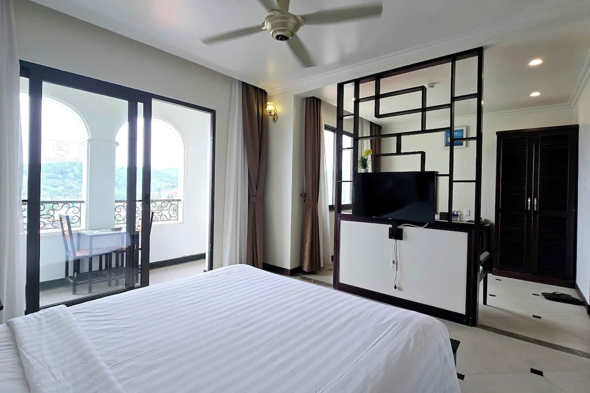 vip suite | 1 bedroom, hypo-allergenic bedding, minibar, in-room safe
