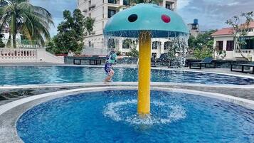 Outdoor pool, pool loungers