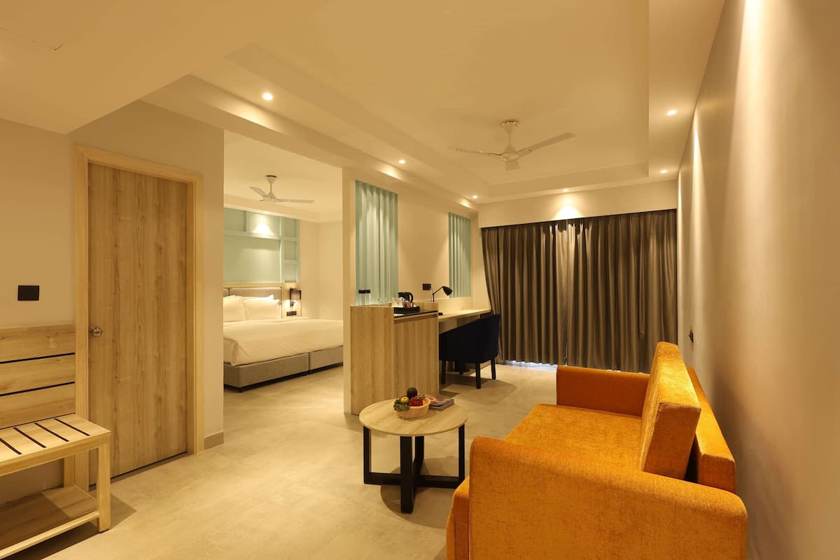 In-room safe, desk, soundproofing, free WiFi