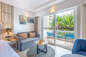 Caja de seguridad en la habitación y escritorio