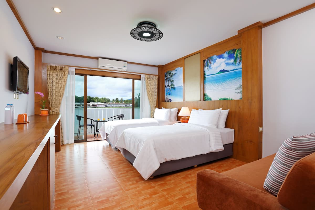 Deluxe Double or Twin Room with Lake View | Premium bedding, in-room safe, desk, laptop workspace