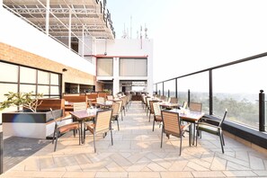 2 개의 레스토랑, 아침 식사, 점심 식사, 저녁 식사 제공(세계 요리)