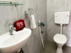 Standard Double or Twin Room, 1 Double Bed, Private Bathroom | Bathroom