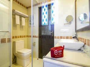 Chambre Standard Double ou avec lits jumeaux, 1 lit double, salle de bains privée | Salle de bain