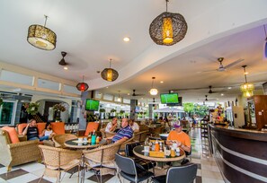 Breakfast, lunch, dinner served; Thai cuisine 