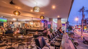 Café da manhã, almoço e jantar; culinária tailandesa