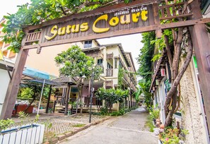 Exterior detail - Sutus Court 2 (Pattaya)