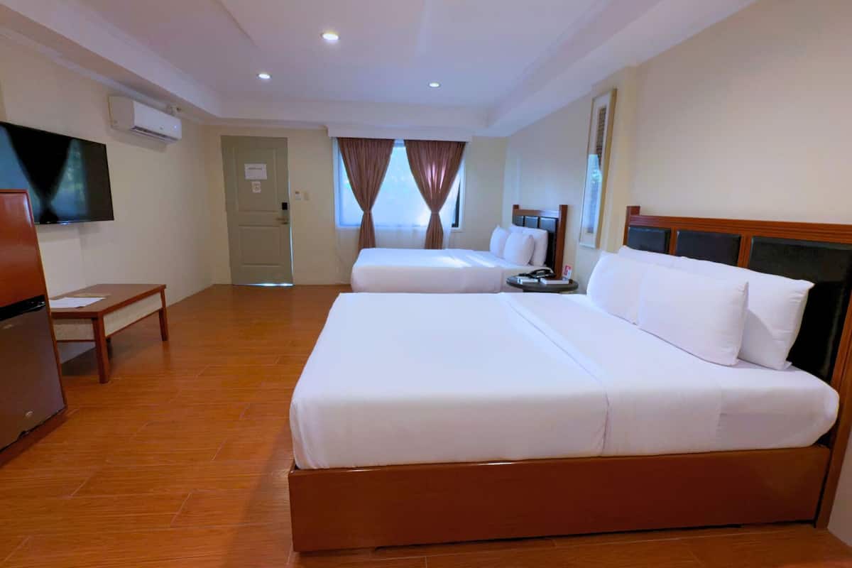 デラックス ルーム バルコニー (Deluxe Room with Balcony) | アイロン / アイロン台、ベッドシーツ