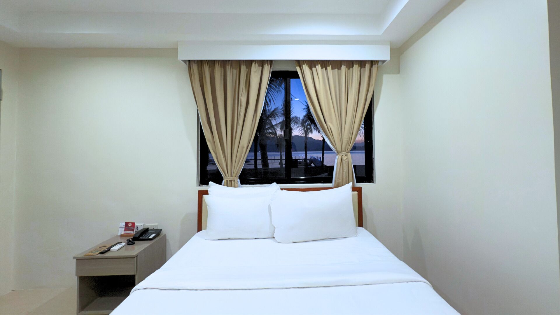 3 Bedroom Villa w/ Whirlpool | Iron/ironing board (on request), bed sheets