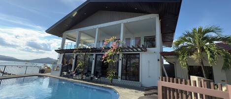 6-Bedroom Beachfront Pool Villa | Terrace/patio