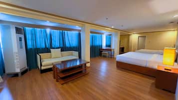 Superior Family Room | 6 bedrooms, desk, iron/ironing board, bed sheets
