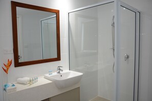 Free toiletries, hair dryer, towels - Ratsun Nadi Airport Apartment Hotel (Nadi)