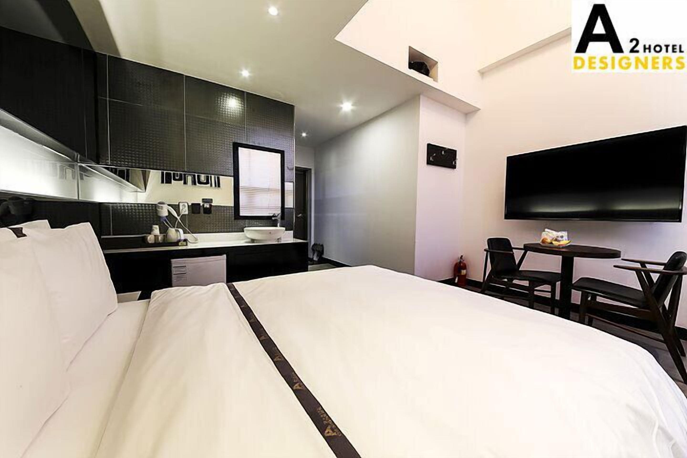 desk, soundproofing, free wifi, bed sheets