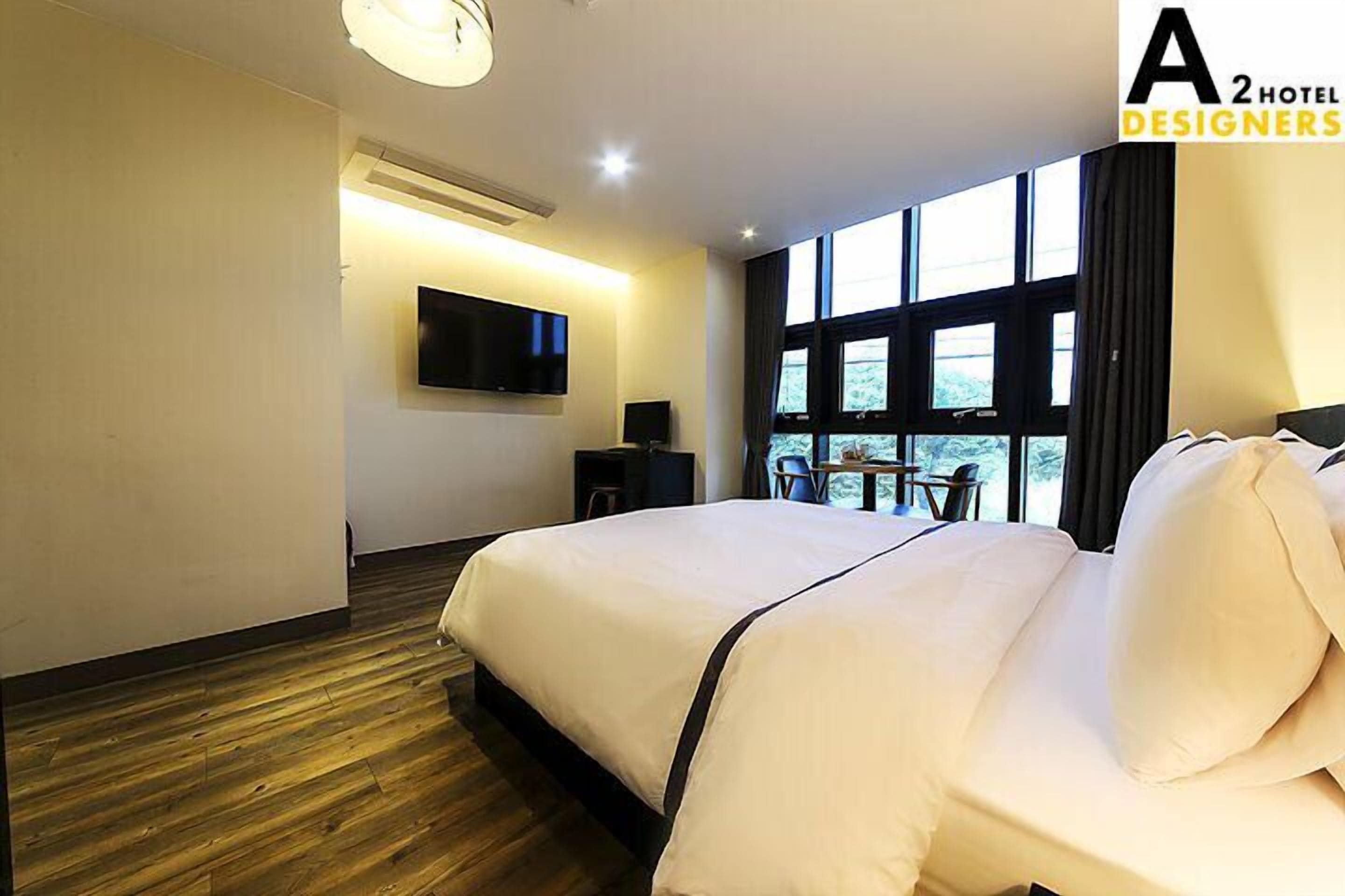 desk, soundproofing, free wifi, bed sheets