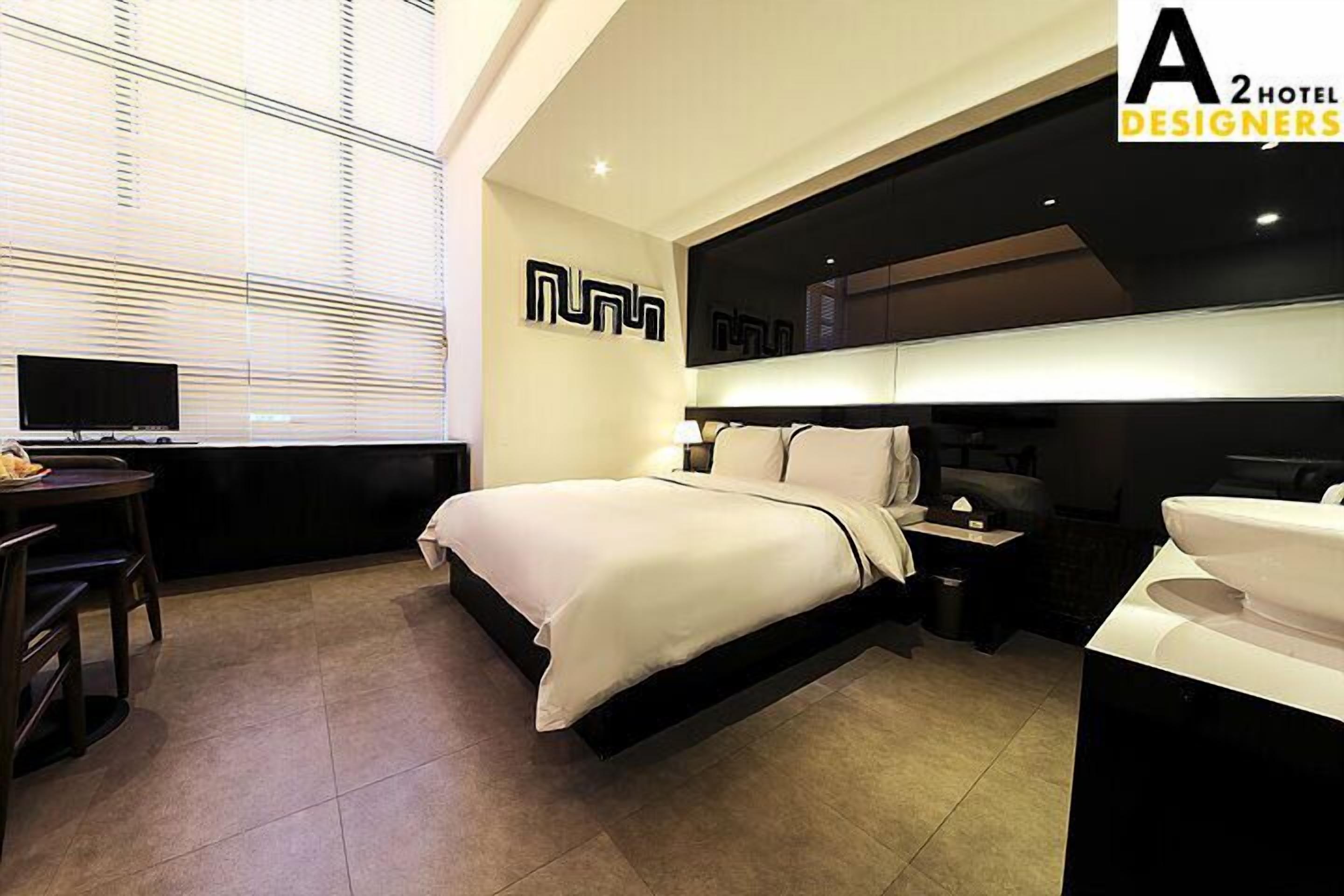 desk, soundproofing, free wifi, bed sheets