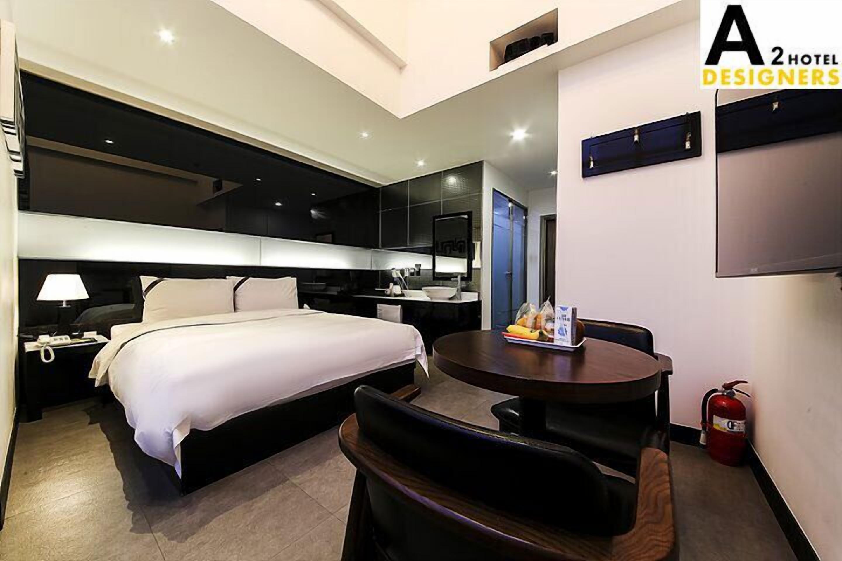 desk, soundproofing, free wifi, bed sheets