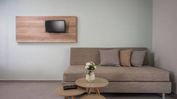 Departamento superior | Área de sala de estar | Televisión de pantalla plana de 22 pulgadas con canales vía satélite