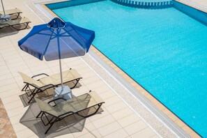 Outdoor pool, pool umbrellas, sun loungers