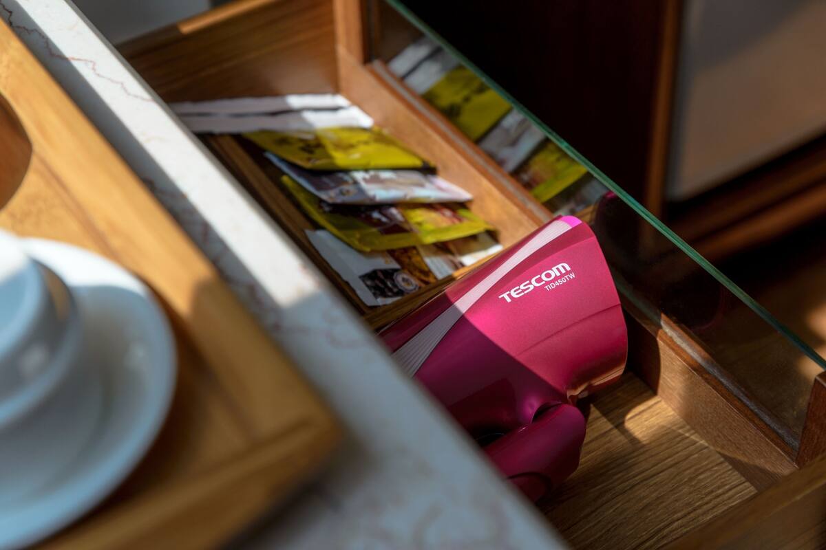 1 bedroom, premium bedding, laptop workspace, blackout curtains