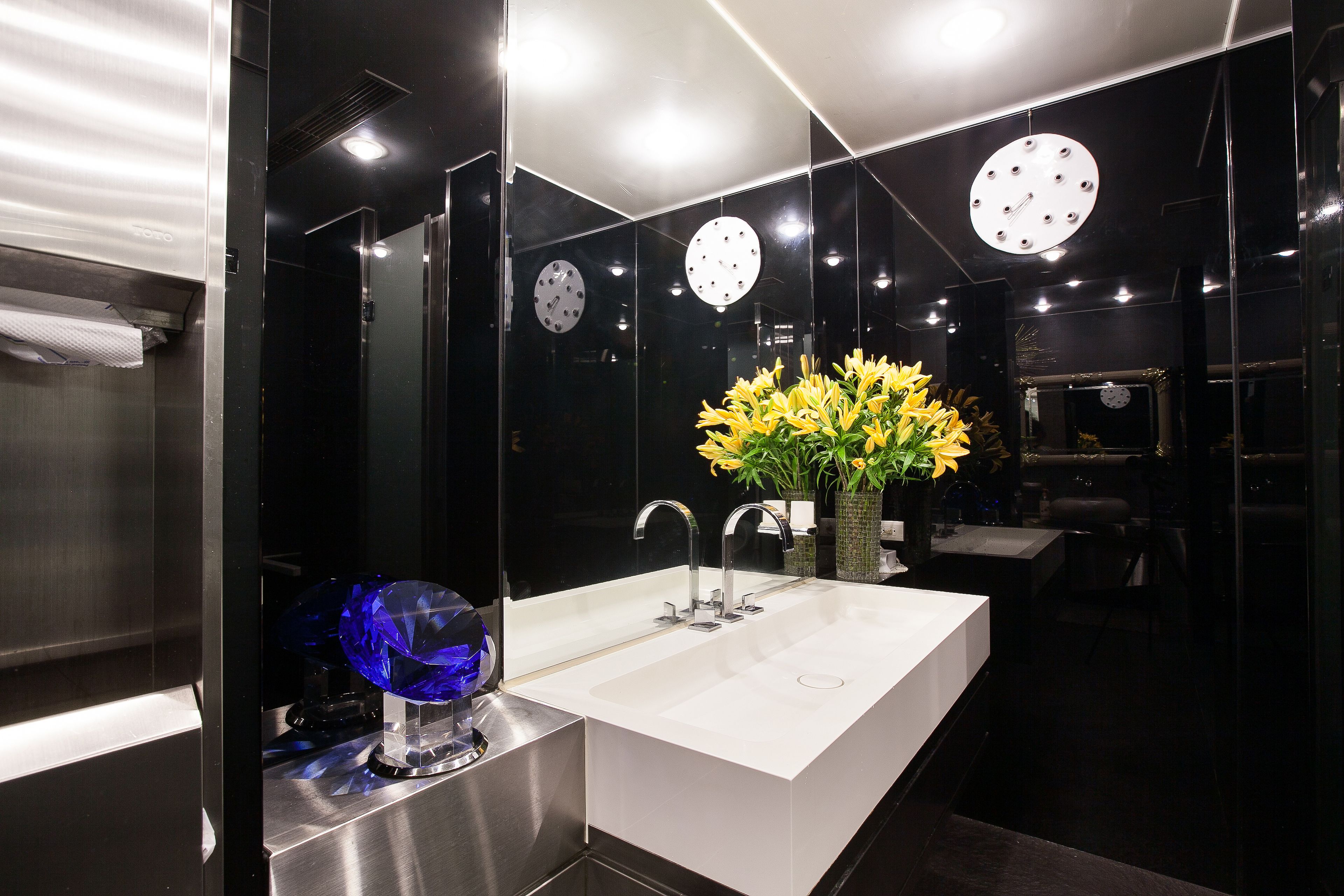 breakfast, lunch, dinner served; chinese cuisine