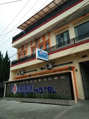 Front of property - Hotel Ramayana Garut (Garut)
