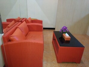 Lobby sitting area - Hotel Ramayana Garut (Garut)