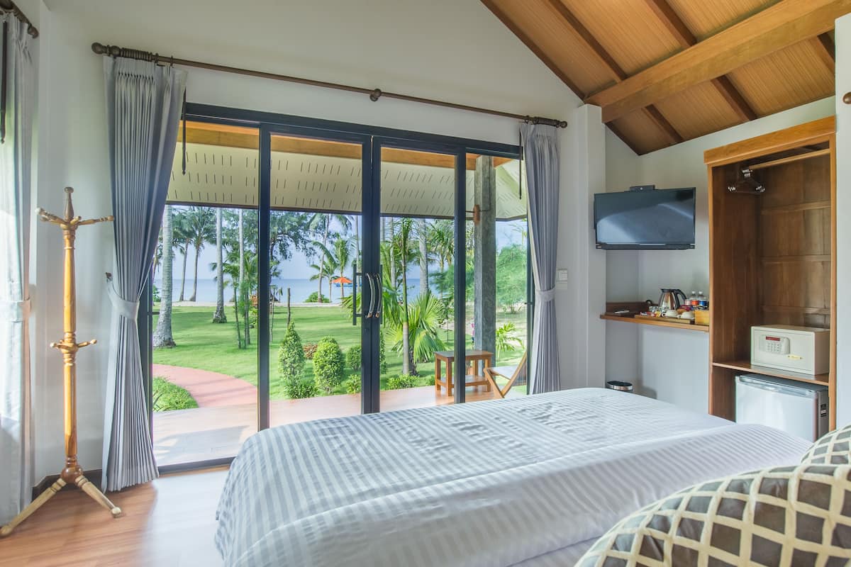 beachfront cottage | minibar, in-room safe, rollaway beds, free wifi