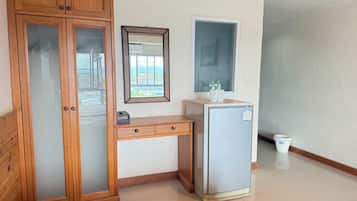 Phòng 3 Tiêu chuẩn | Bàn, truy cập Internet không dây miễn phí, bộ trải giường