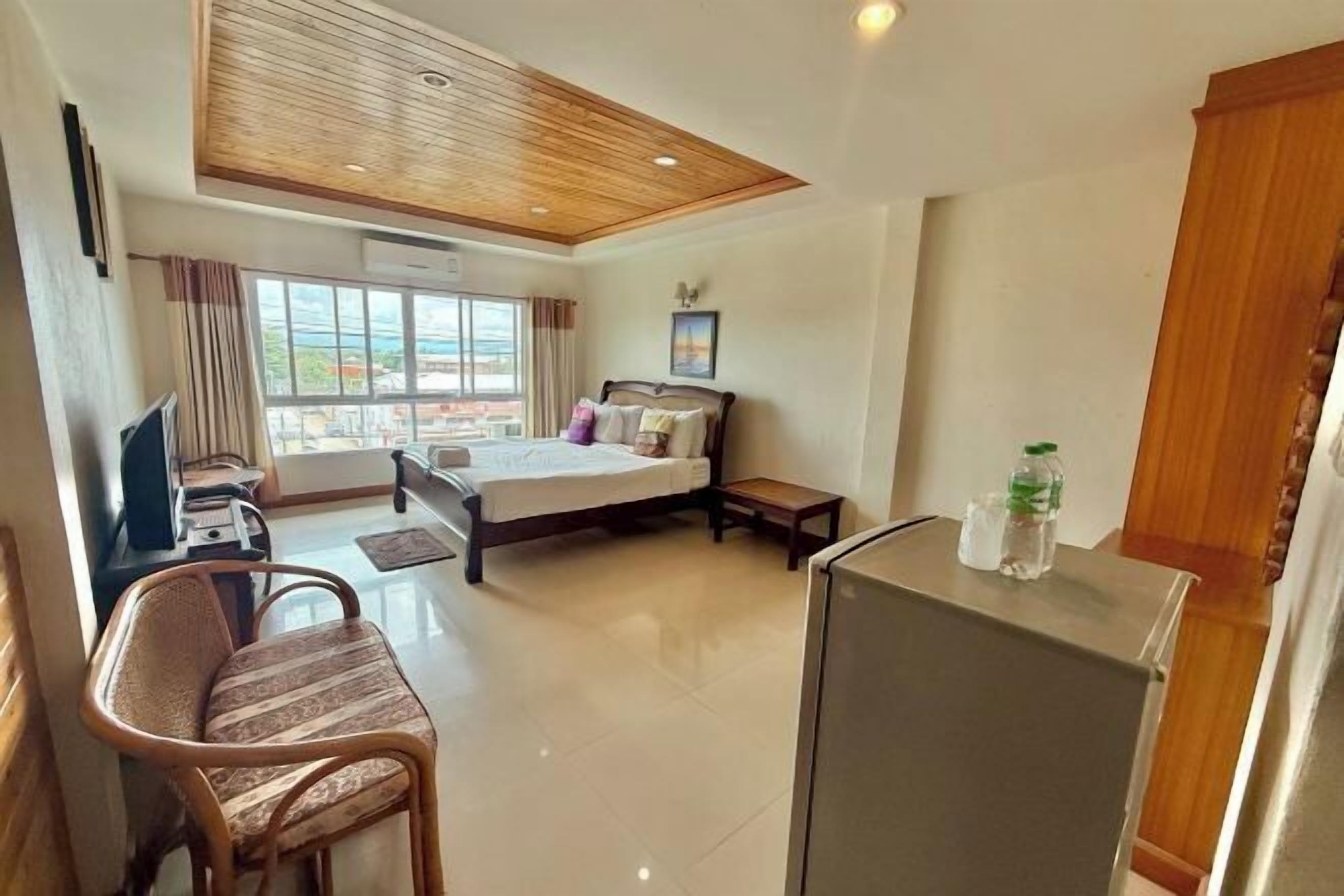 デスク、WiFi (無料)、ベッドシーツ