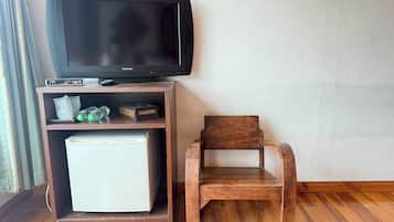 Single/Twin Room (Standard) | Bureau, Wi-Fi gratuit, draps fournis