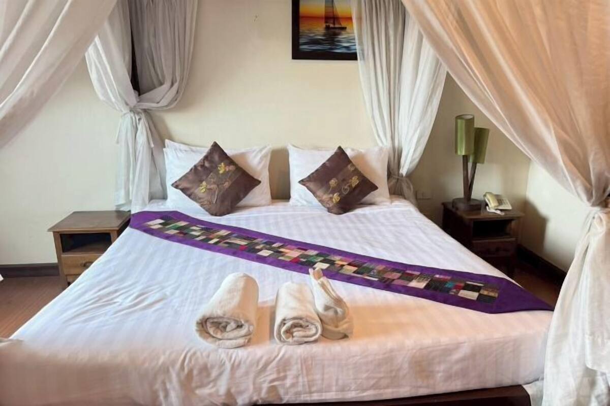 Escrivaninha, Wi-Fi de cortesia, roupa de cama