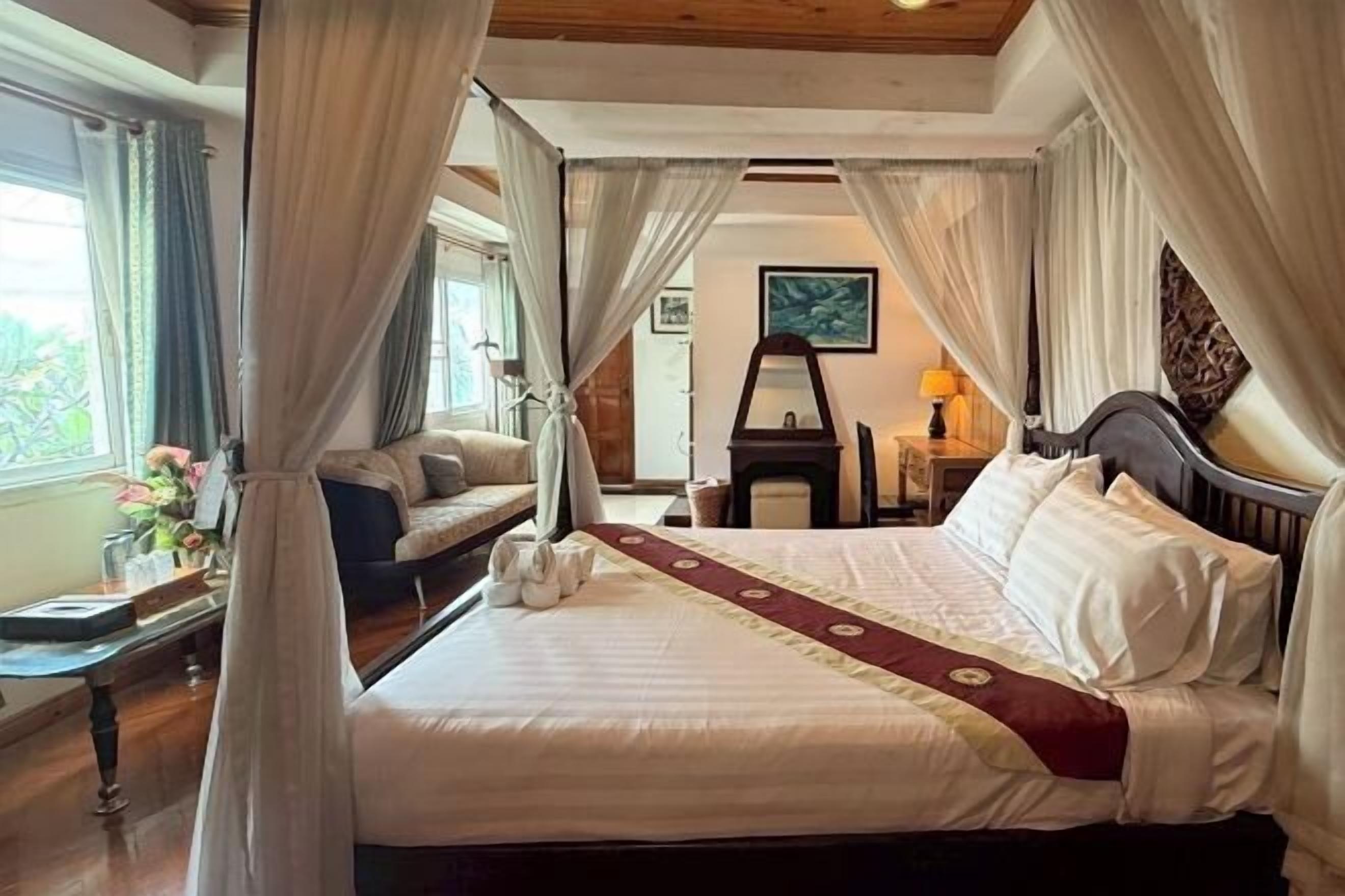 デスク、WiFi (無料)、ベッドシーツ