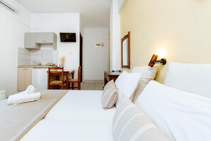 Economy Studio (03) | In-room safe, individually decorated, individually furnished, desk