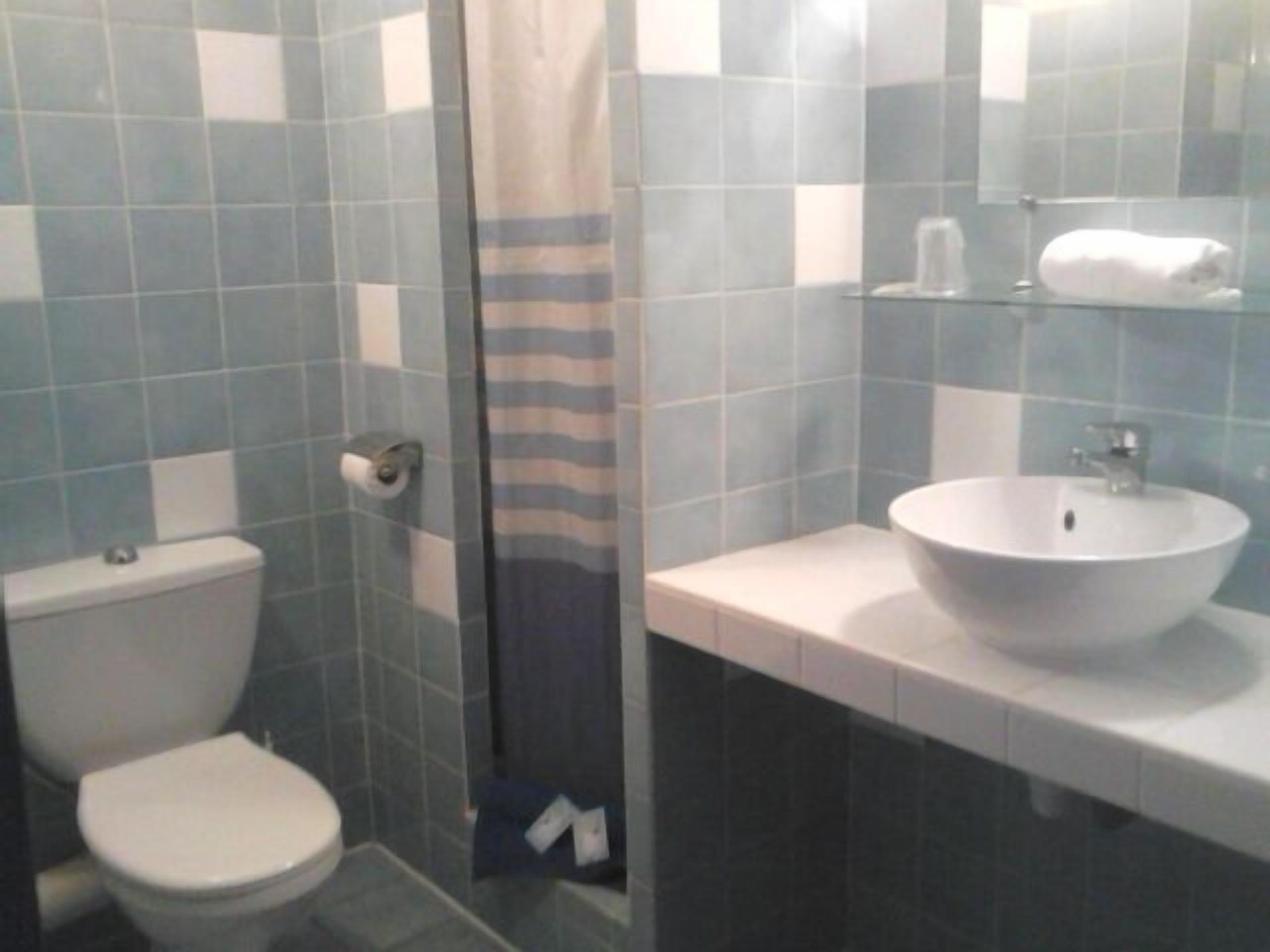 comfort double or twin room | bathroom | shower, free toiletries, towels