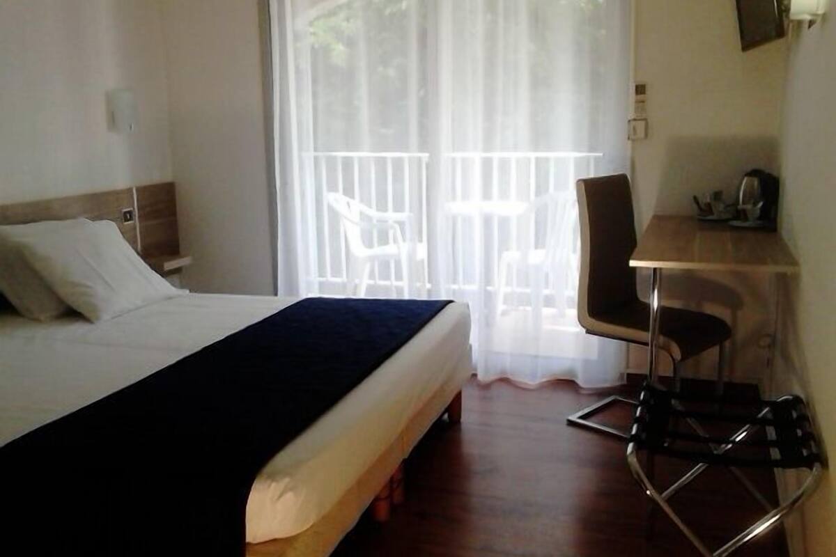 comfort double or twin room | premium bedding, in-room safe, desk, soundproofing