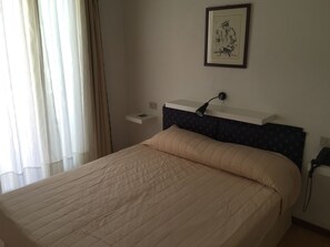 Quarto casal | Cofres nos quartos, escrivaninha, berços (sobretaxa), Wi-Fi de cortesia