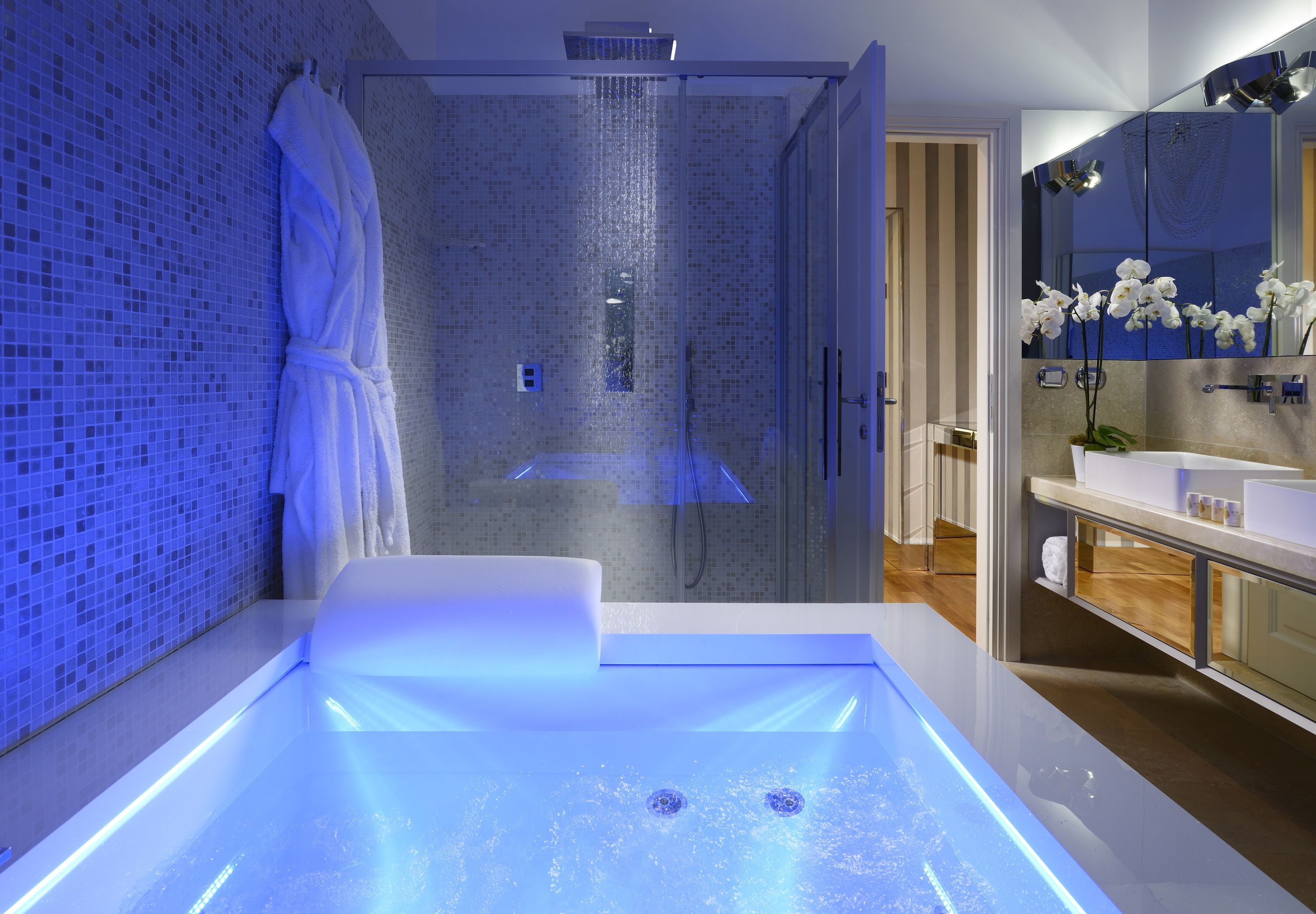 Suite – superior, massasjebadekar | Bad | Dusj, designertoalettartikler, hårføner og badekåper