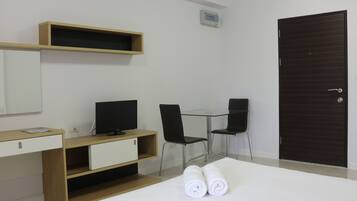Condotel 1 Bedroom | Living area | 32-inch flat-screen TV with cable channels