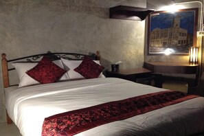 Superior Double Room | Free WiFi, bed sheets - Beehive Phuket Old Town - Hostel (Phuket)