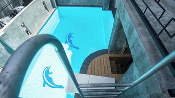 Outdoor pool, pool loungers