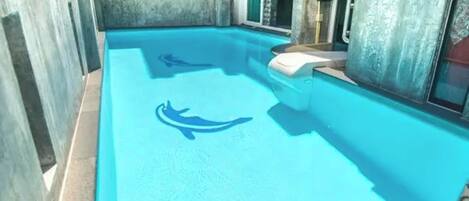 Outdoor pool, pool loungers