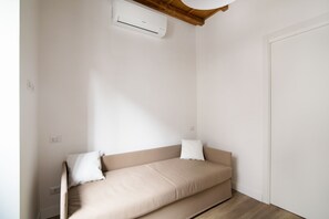 Apartamento Deluxe, cocina básica (Via Domenichino 5 - Rome) | Espacio para trabajar con un portátil y sistema de insonorización