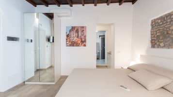 Laptop workspace, soundproofing, iron/ironing board, free WiFi