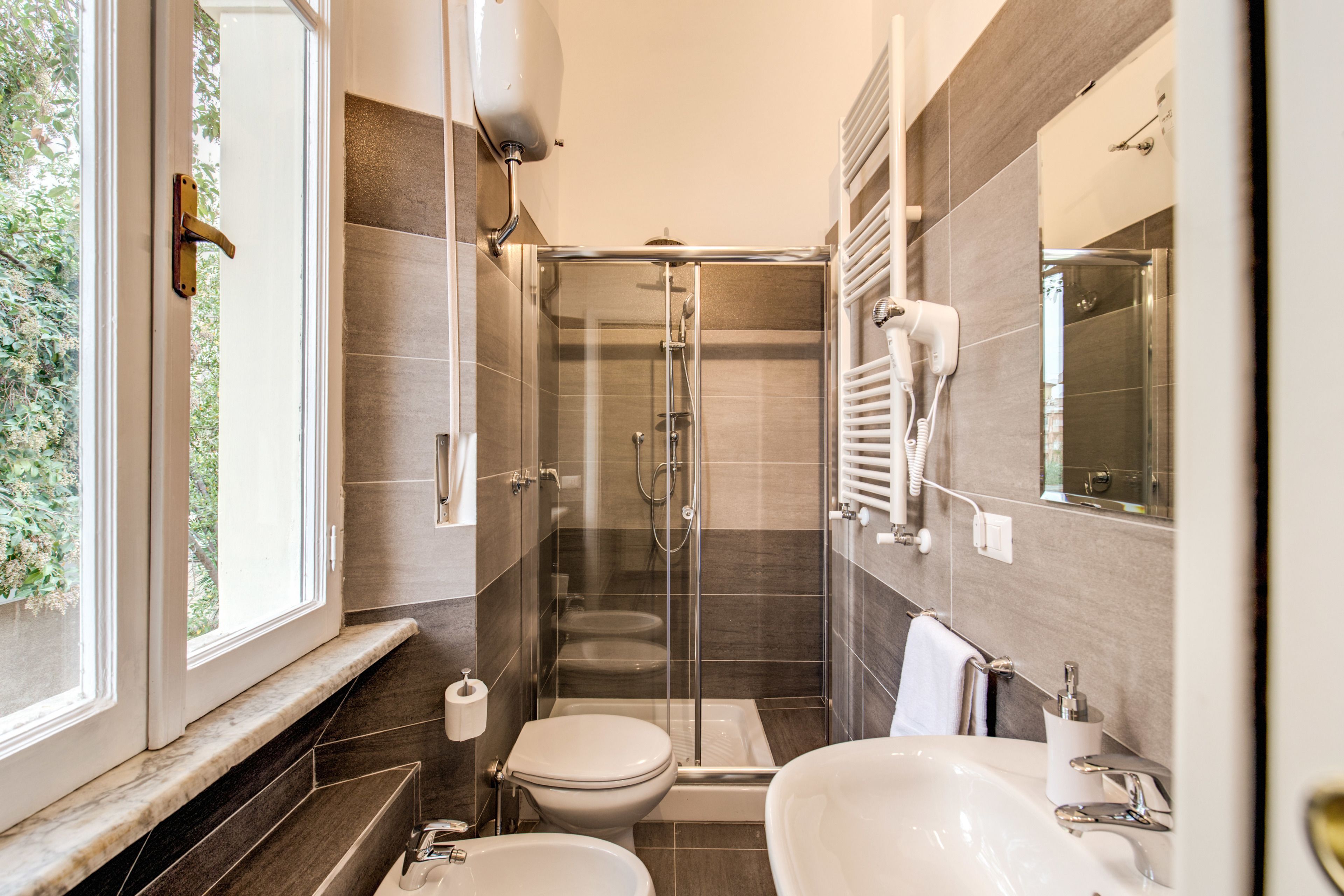 Triple Room | Bilik Mandi | Pancuran mandi, kelengkapan dandanan diri percuma, pengering rambut 