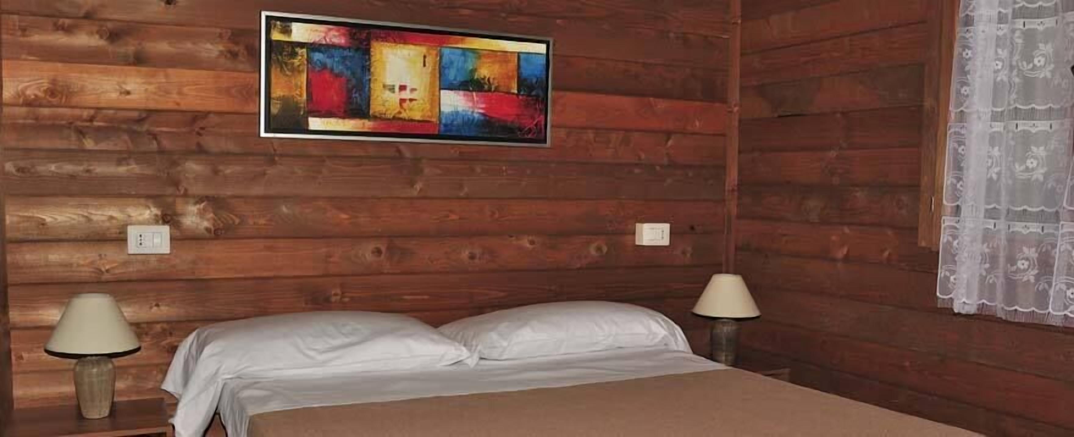 2 soverom, barnesenger (inkludert), wi-fi (inkludert) og sengetøy