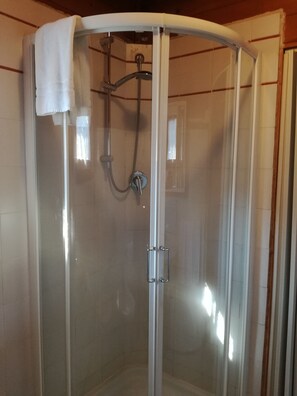 Shower, free toiletries, hair dryer, bidet - Campeggio Italia (Massa)