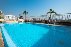 Outdoor pool - Sathorn Saint View Serviced Apartment (Bangkok)