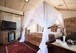Premium bedding, minibar, in-room safe, desk - Impala Ecolodge (Kisumu)