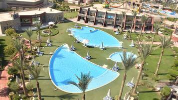 9 outdoor pools